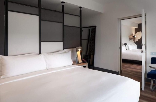 King Room Near Tennis Court by Luxury Bookings ORL