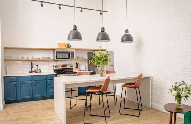 King-Size Loft-Style 1-BR Apt w/ Pool