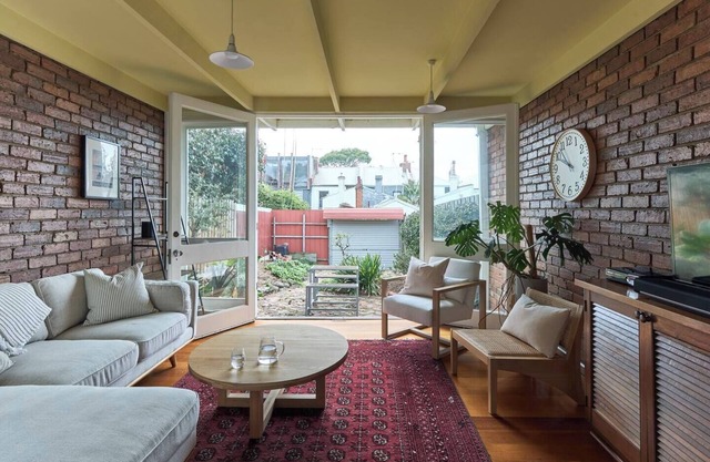 King William Terrace Classic Fitzroy Style