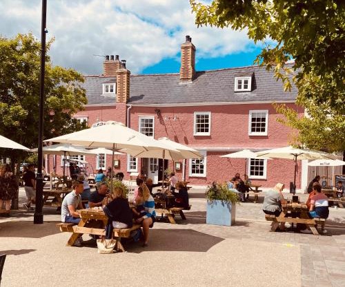 Kings Arms Hotel