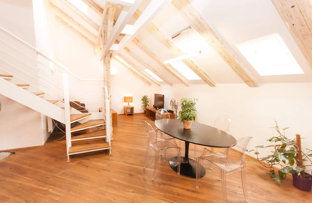 Kozna Loft 5BR, 3BA Penthouse Apartamento en Prague Old Town, Gran City View