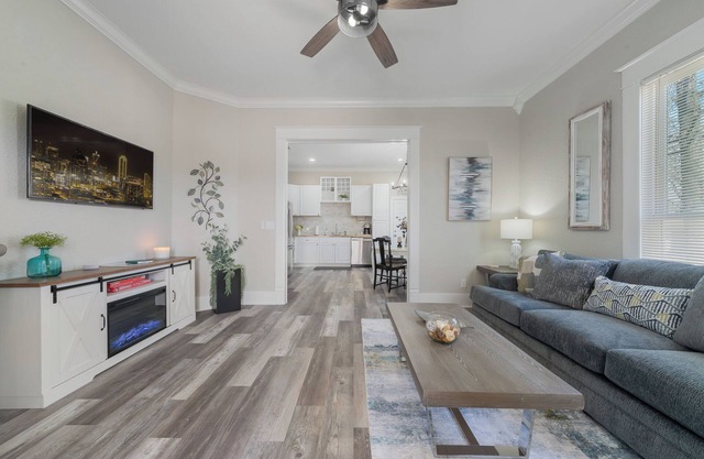 "KOZY KOTTAGE" Near Downtown! 2025 Remodel, Sleeps 8 Comfortably, HVAC & More!