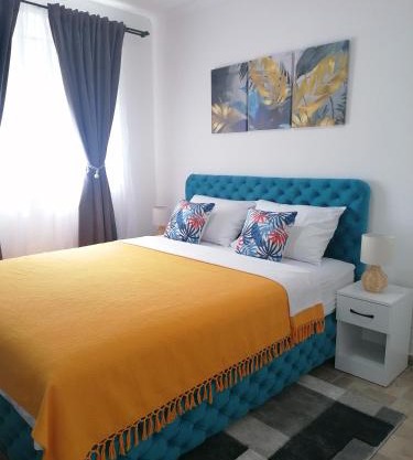 Kristi Lux NEW 1-bedroom apartment with Pool, Balcony and FREE Parking