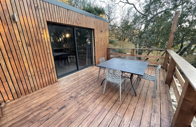 L'Échapée belle is a wooden frame cottage in the heart of the forest.