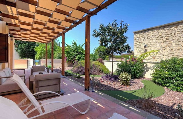 L02 Junto a Aphrodite Hills - Piscina compartida, patio