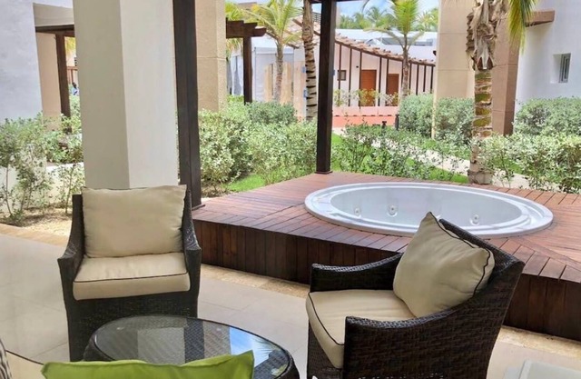 L103 Fabulous Punta Cana Beachfront Apt Jacuzzi