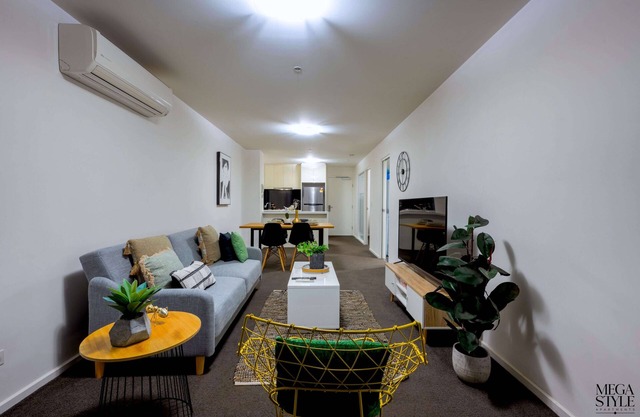 L40 High Rise: Free Parking, Gym, & Pool - Walk to Crown Casino & Eureka Skydeck