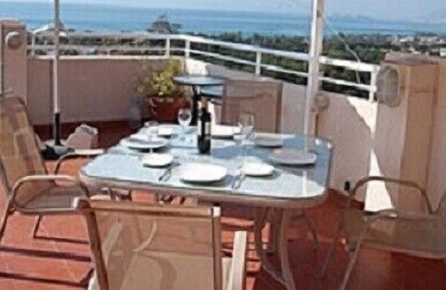 Precioso apartamento en Costa Cálida con fantásticas vistas al mar, cerca de la playa.