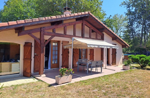 Agradable casa de tierra para 6 personas cerca del lago de León, bosque y océano.