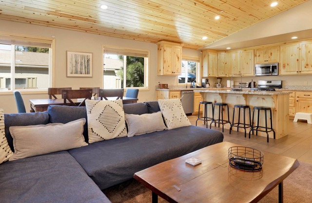 La Cabana Villareal- Cozy Bear City Modern Chalet Home