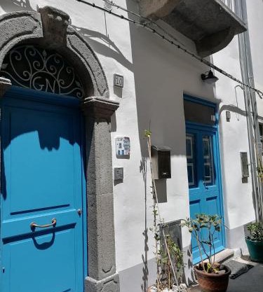 "la casa dell'architetto" con terrazza panoramica in centro storico e a due passi dal porto