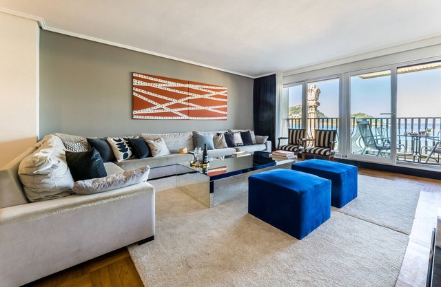 LA CONCHA BEACHVIEW: apartamento 8 PAX Superior. Primera linea de playa. Vistas al mar