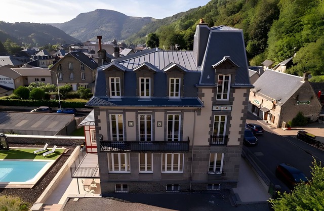 La Demeure Du Tabellion with Mountain View, Balcony and Wi-Fi