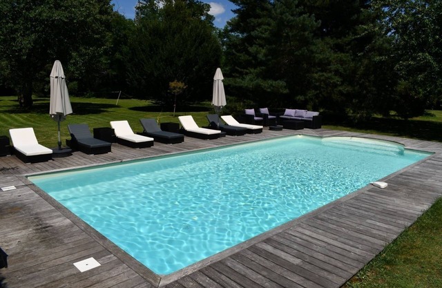 La Gardonnette, excelente cabaña junto al río, excelente relación calidad-precio con piscina y jardines