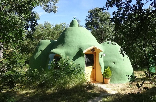 La Igloo en bosques de roble con piscina