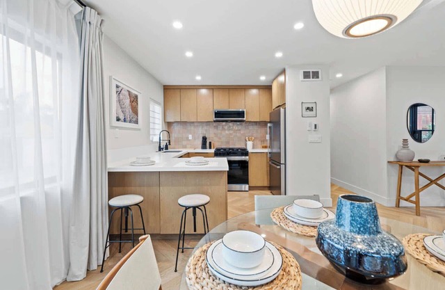 La Jolla Luxury 2BR | Tesla Charger + Parking