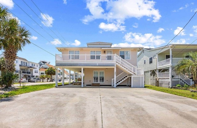 La Luna in Cherry Grove