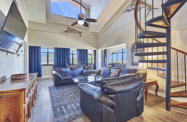 La Mansión Penthouse at Marina Sol Resort in Cabo -1 1/2 block walk to the Beach