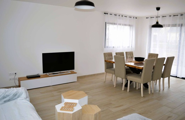 La Mer Veille, new house with garden