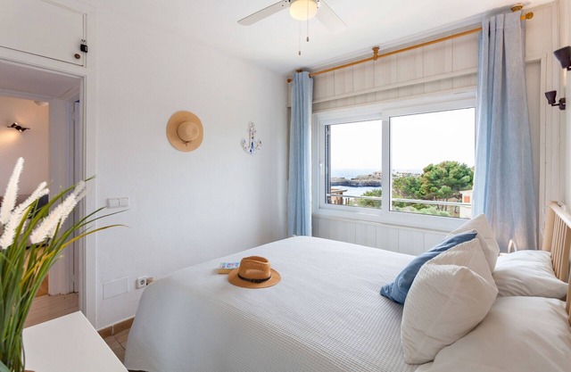 La Ola Beach House alojamiento vacacional junto al mar con piscina comunitaria en Porto Colom
