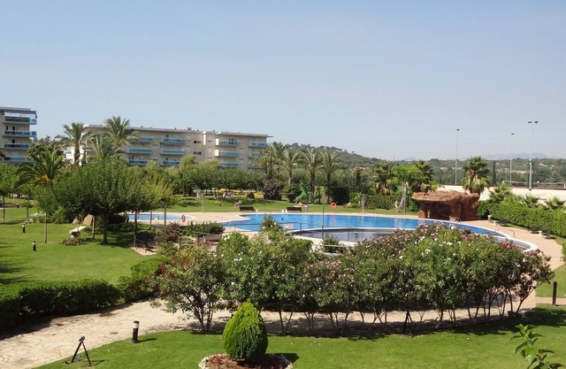 La Pineda: APTO.RESIDENCIAL. CON PISCINA, A 200M PLAYA, PORT AVENTURA, PADEL,