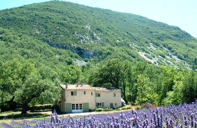 La Pommerie, hermosa casa de campo en el corazón del Luberon, en el pueblo de Castellet