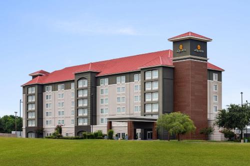 La Quinta by Wyndham Arlington North 6 Flags Dr