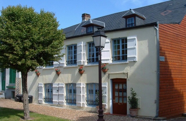 LA VALERIANNE(Five bedroomed town house 200 metres from sea front)
