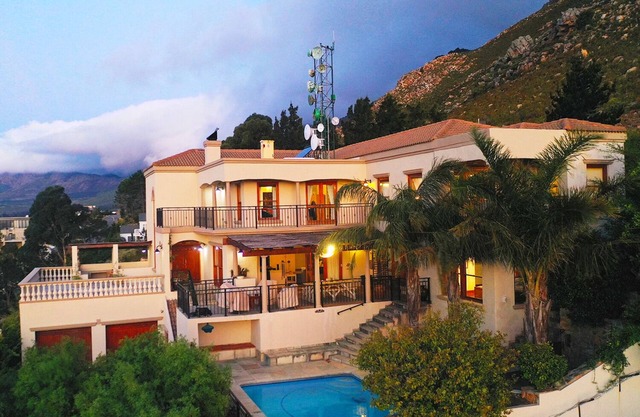 La Vue Parfaite - una villa de 7 camas con fantásticas vistas del mar y las montañas