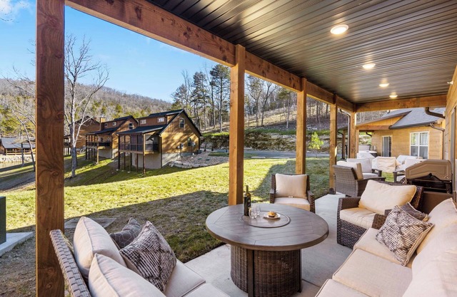 Labor Day Open! New Cabin at Tall Timbers! Free Tickets! Cmty Pool! Firepit! Near Table Rock Lake!