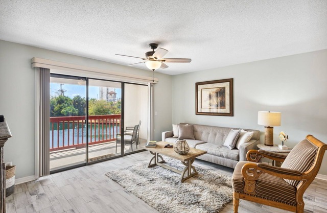 Lagoon Afternoons! 3 BR / 2 1/2 BA