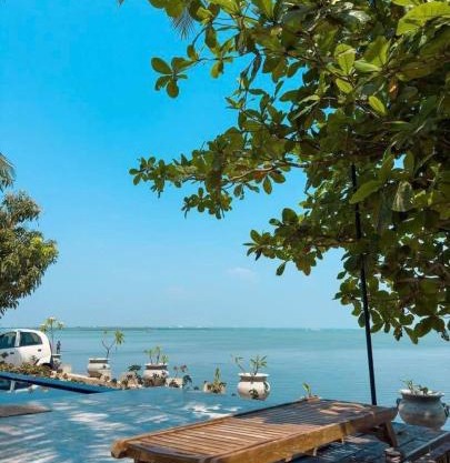 Lagoon Bay Resort