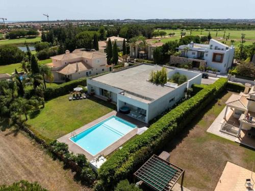 Laguna 25 House - Privat Pool & Games Room & Gym