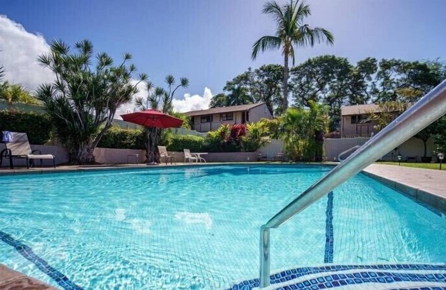 Lahaina 1 Block to Front St Shared 2 Bedroom Condo, 1 Private Bedroom For Guests