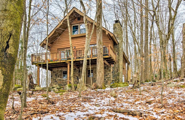 Lake Ariel Cabin w/ Community Pool & Lake Access!