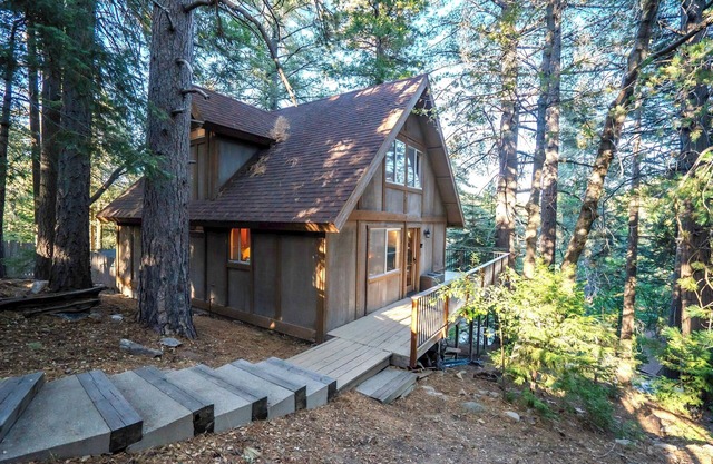 Lake Arrowhead Cabin – Tranquil Rockhouse in the Trees