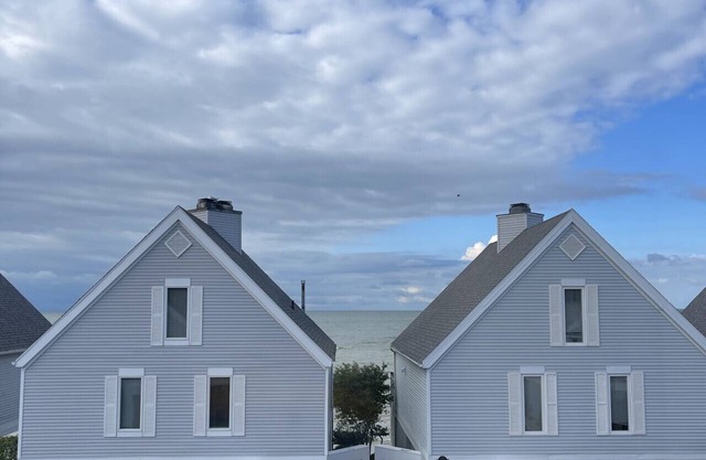 Lake Erie Beachfront Luxury Home con 3 habitaciones y piscina y acceso a Internet