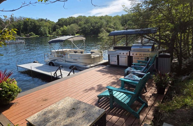 LAKE FRONT BETHEL WOODS Your Own Dock to use, Motor Boating Lake. Big Fish