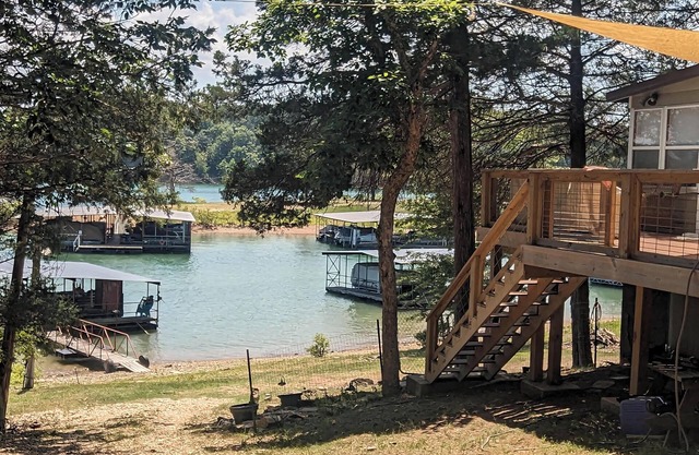 Cabina frente al lago con Bunkhouse
