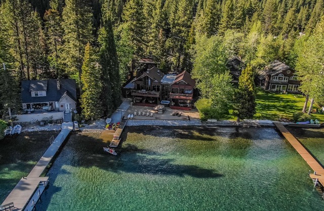 Lake Front Home con su playa privada y jacuzzi - North Lake Tahoe