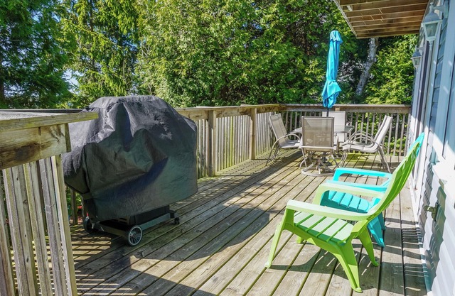 Lake Huron Water view - 5 Minutes to Downtown Tobermory
