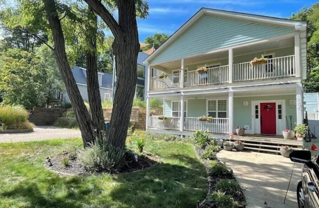 Lake Life Livin’- Beach House