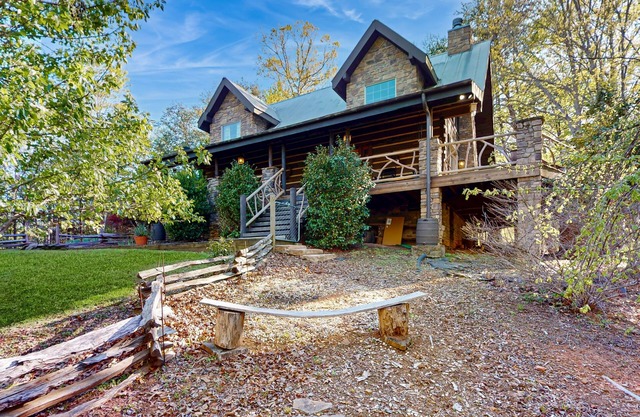 Lake Lure mountain cabin with spectacular views on 2 acres