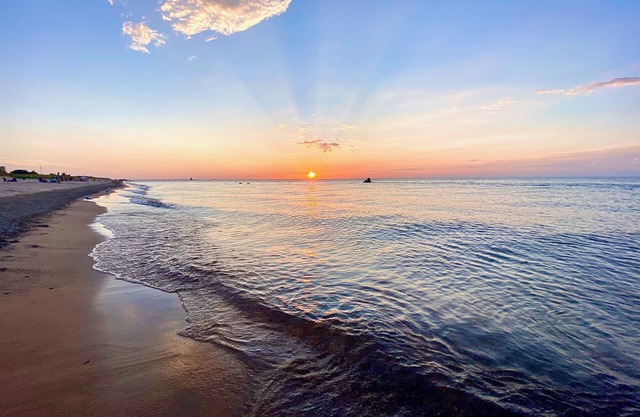 El sendero arenoso es todo lo que te separa de la costa: la playa de Sheridan