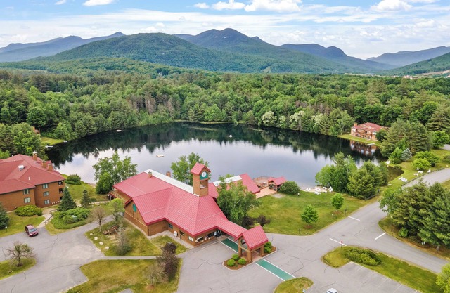 ~Lake & Mountain Resort~ w/ Clubhouse, Pool, Hot Tub