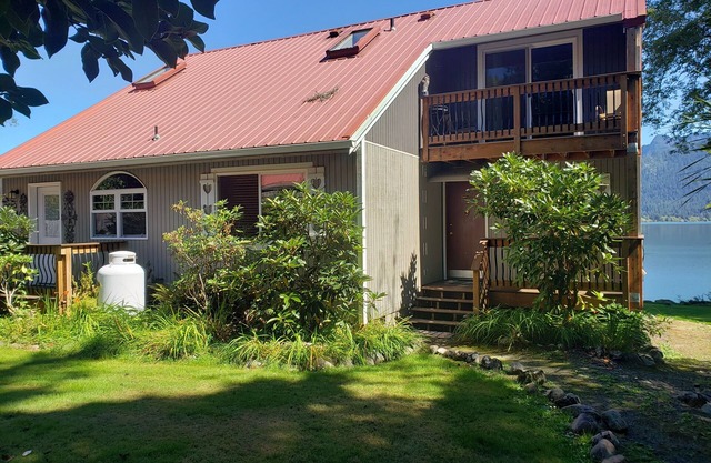 Casa de vacaciones Lake Quinault / ¡La mejor vista al lago! Nueva remodelación de cocina completa