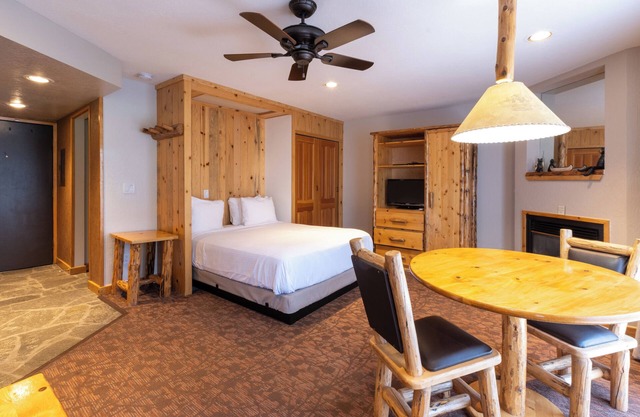 Lake Tahoe Escape | 4 Family-Friendly Rooms with Full Kitchen and Free Parking