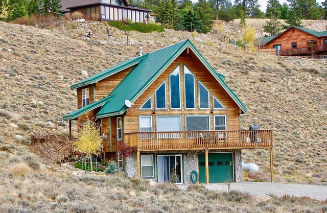 Vista al lago en el Lone Pine Lodge. 3 habitaciones, 2 baños. Duerme 10
