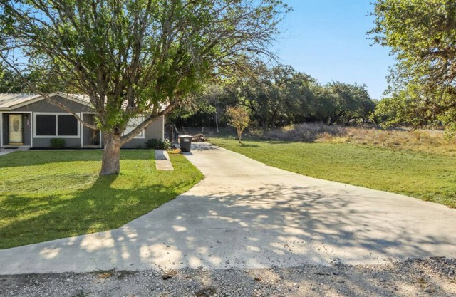 Lake view family friendly home minutes from Canyon Lake boat ramp