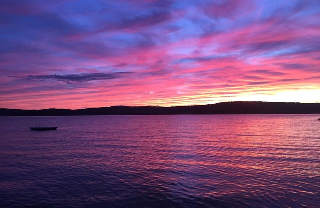 Lake Wallenpaupack Lakefront Home con 9 BR (4 dormitorios principales / balcón privado)